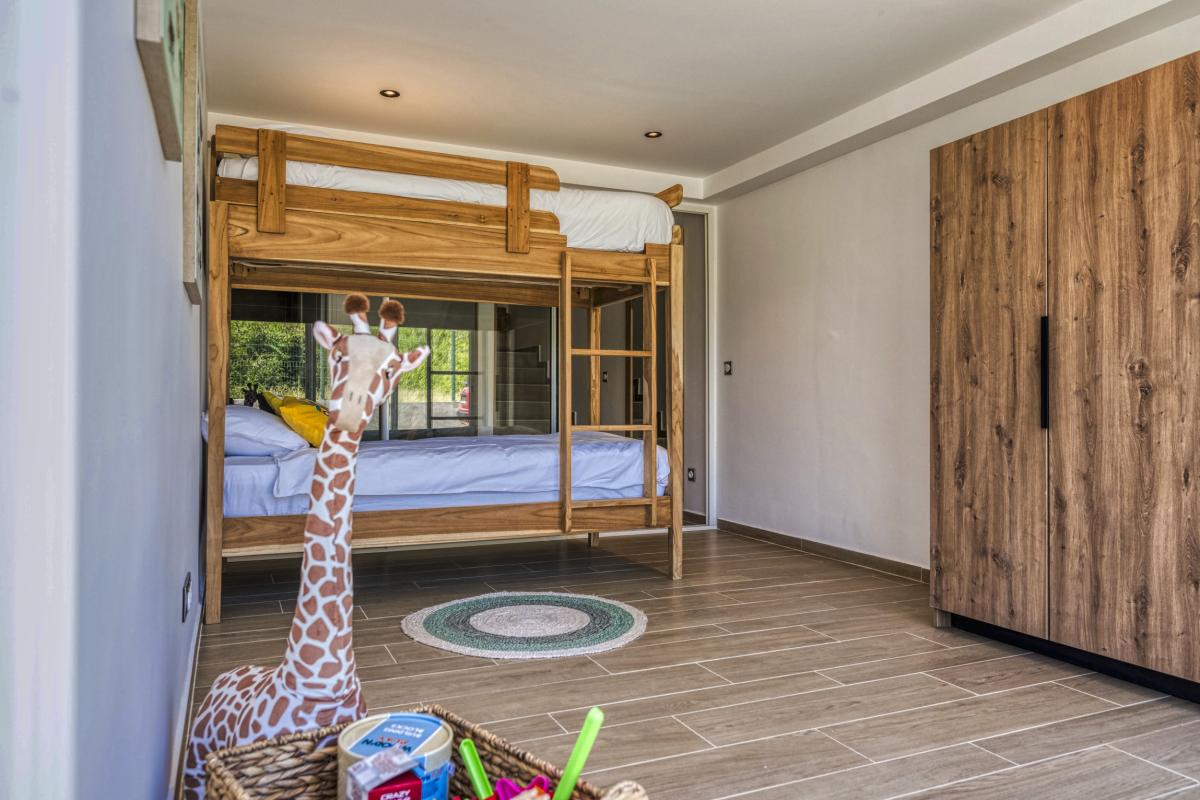 21.Location villa 5 chambres piscine vue mer Le Gosier Guadeloupe_Chambre 4 RDC